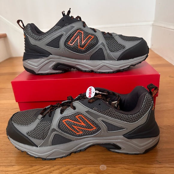 NWT New Balance Men\'s Black and Gray Trail Runners  Size 13 wide main image 4